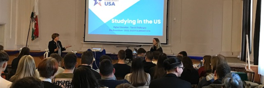 Amerikai Nagykövetség képviselői iskolákban